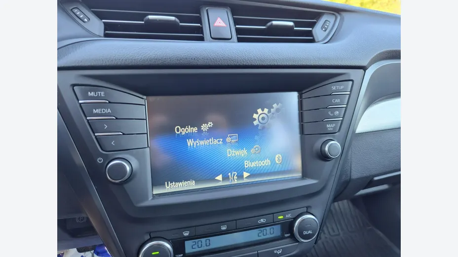 TOYOTA Avensis -
