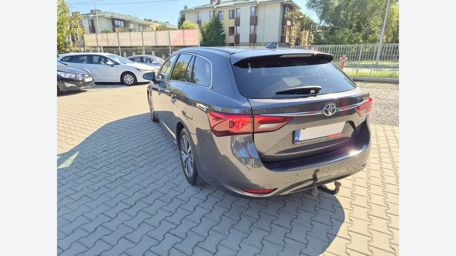 TOYOTA Avensis -