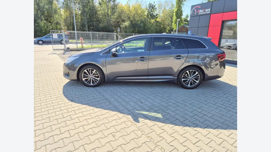 TOYOTA Avensis -