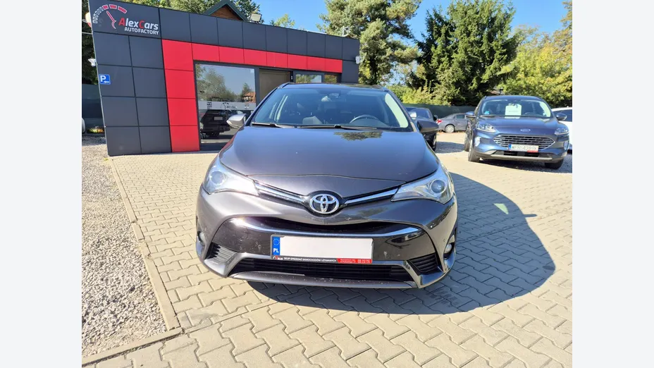 TOYOTA Avensis -