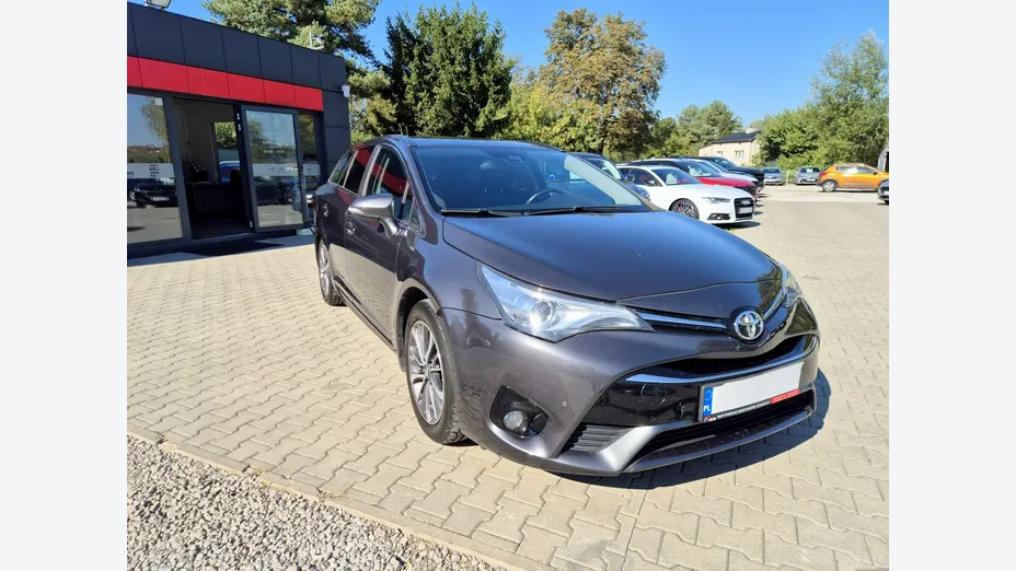 TOYOTA Avensis -