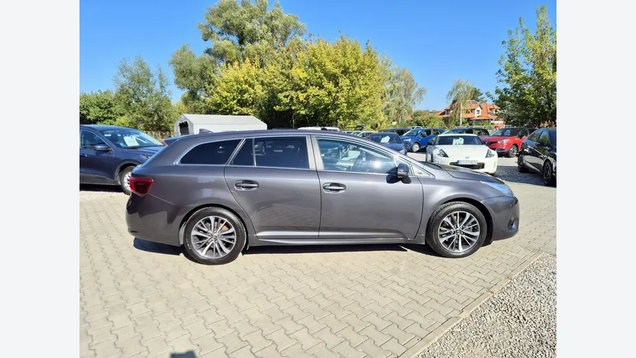 TOYOTA Avensis -