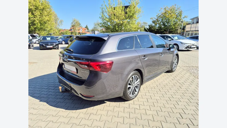 TOYOTA Avensis -