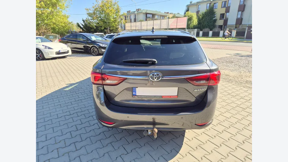 TOYOTA Avensis -