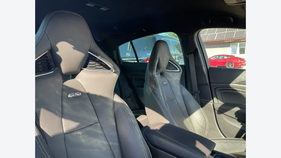 OPEL Insignia -