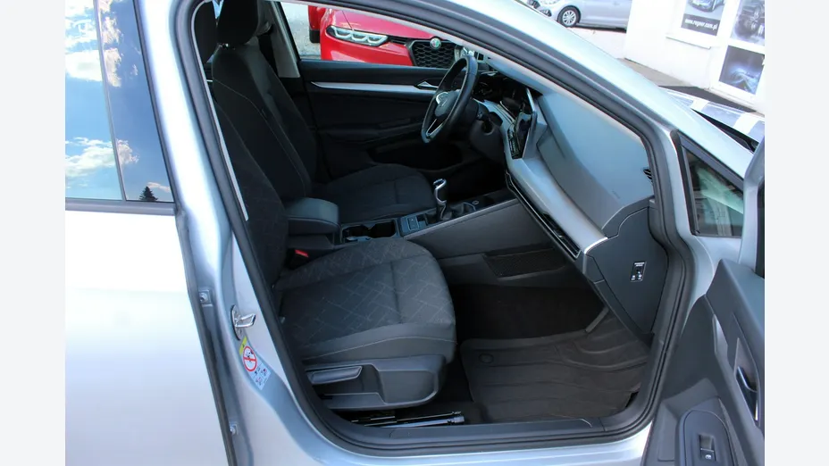 VOLKSWAGEN Golf -