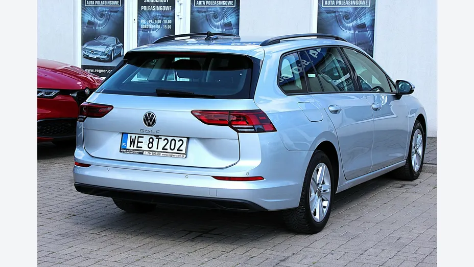 VOLKSWAGEN Golf -
