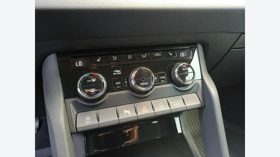 SKODA Karoq -