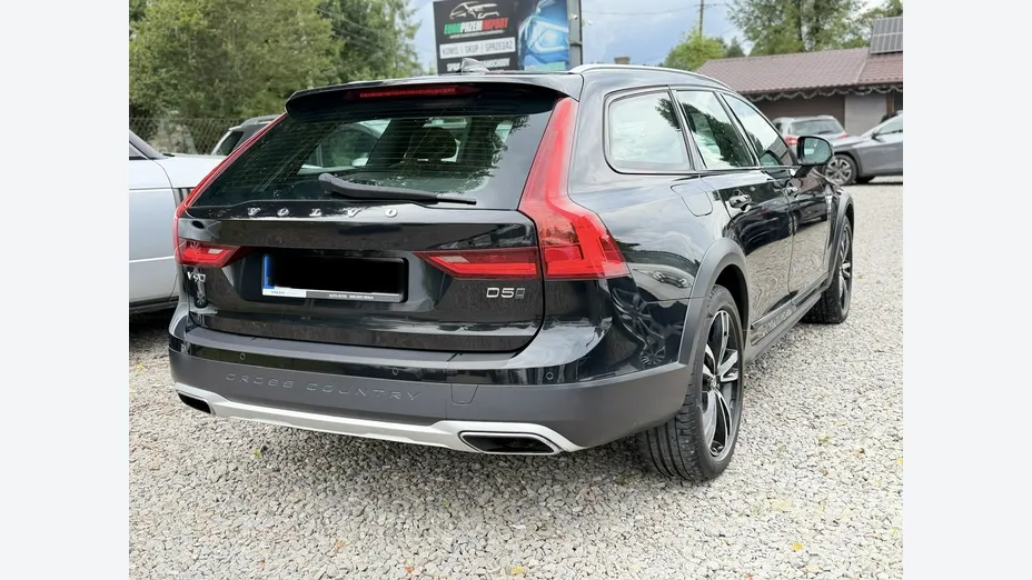 VOLVO V90 -