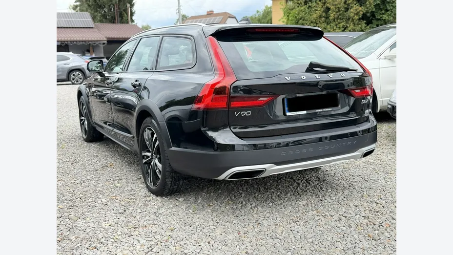 VOLVO V90 -