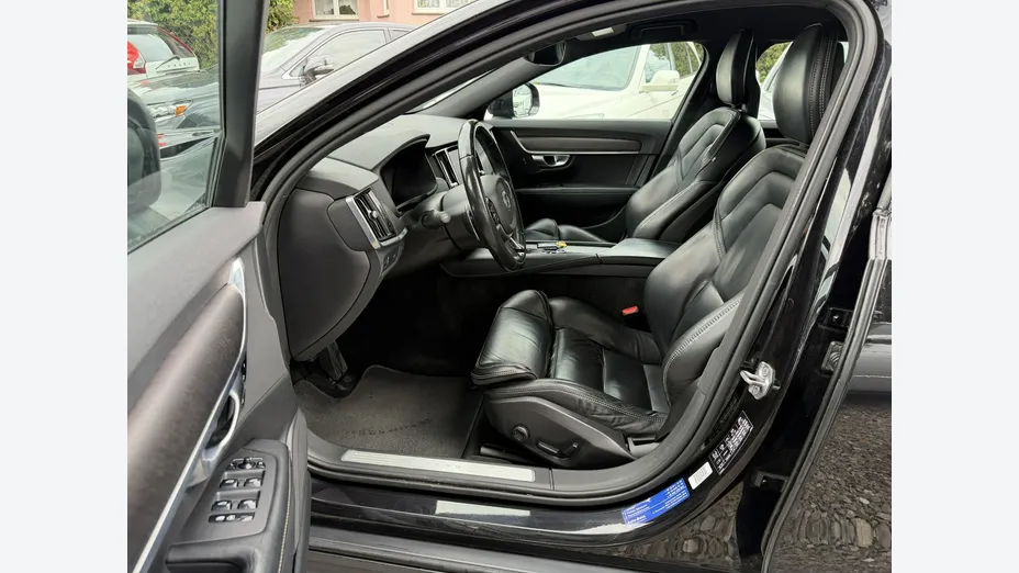 VOLVO V90 -