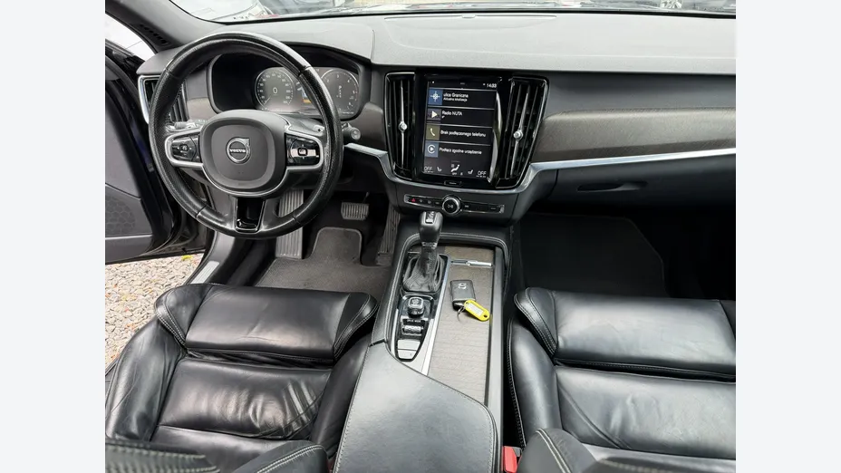 VOLVO V90 -