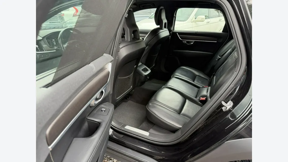 VOLVO V90 -