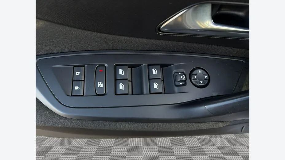PEUGEOT 308 -