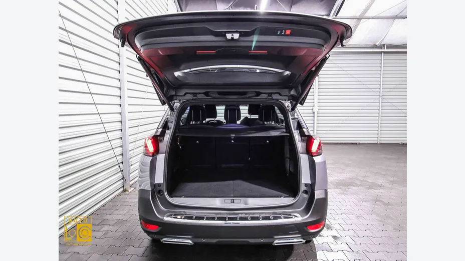 PEUGEOT 5008 -