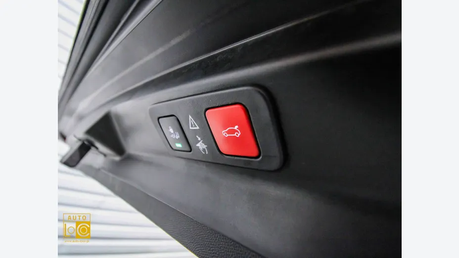PEUGEOT 5008 -