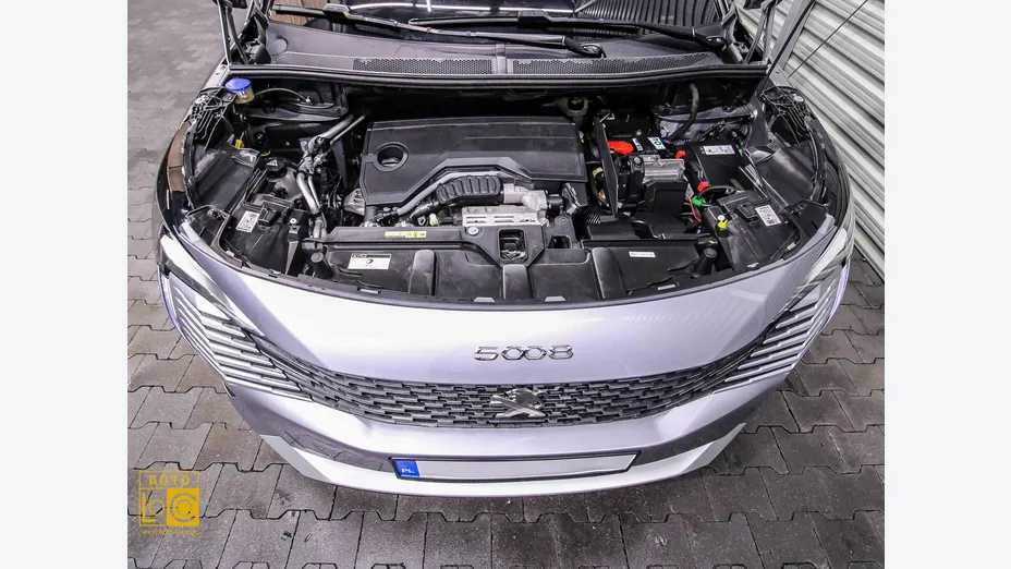PEUGEOT 5008 -