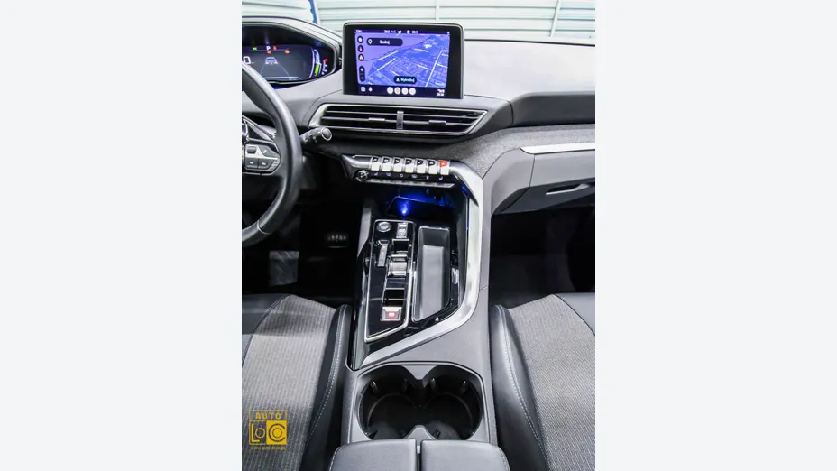 PEUGEOT 5008 -