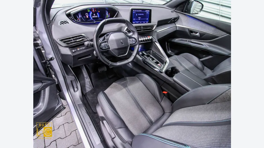 PEUGEOT 5008 -