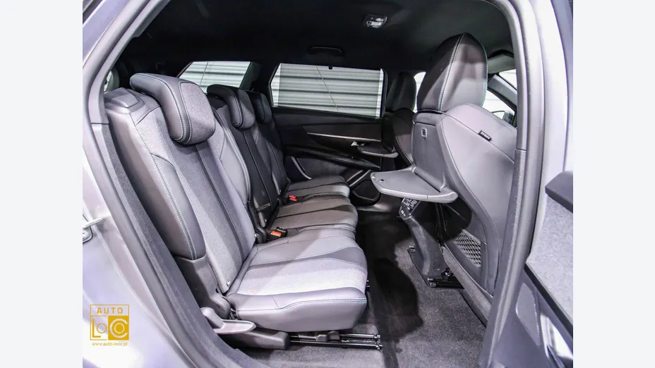 PEUGEOT 5008 -