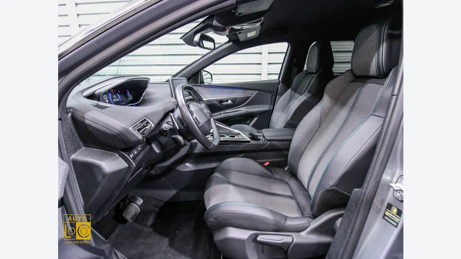 PEUGEOT 5008 -
