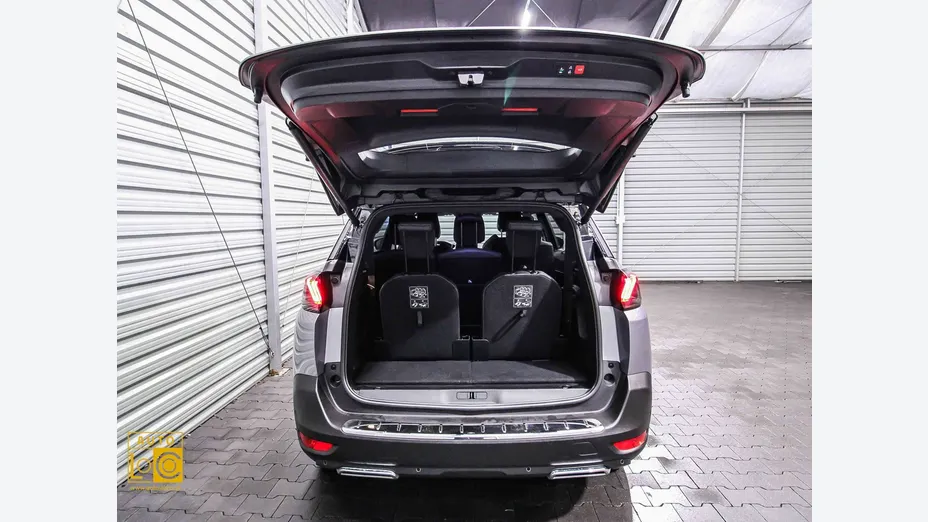 PEUGEOT 5008 -