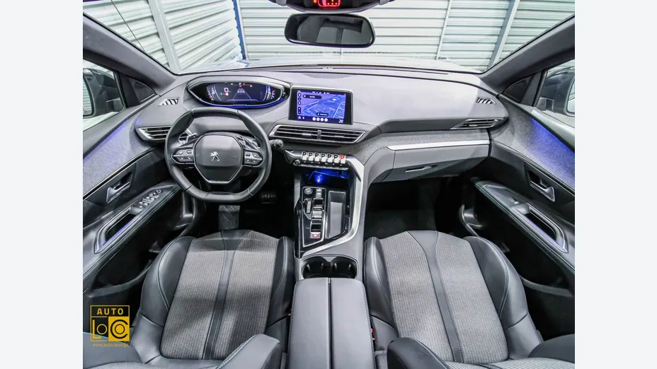 PEUGEOT 5008 -
