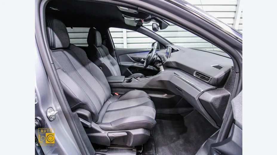 PEUGEOT 5008 -