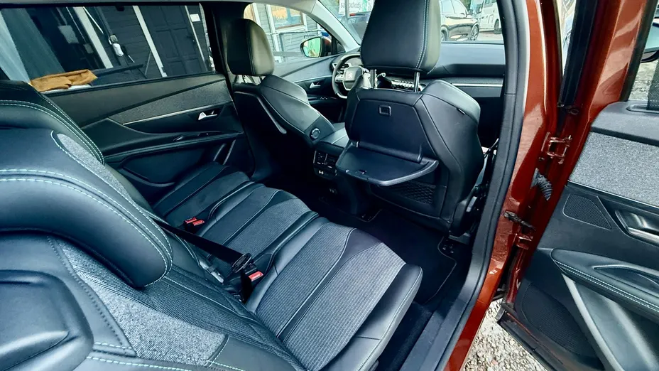 PEUGEOT 5008 -