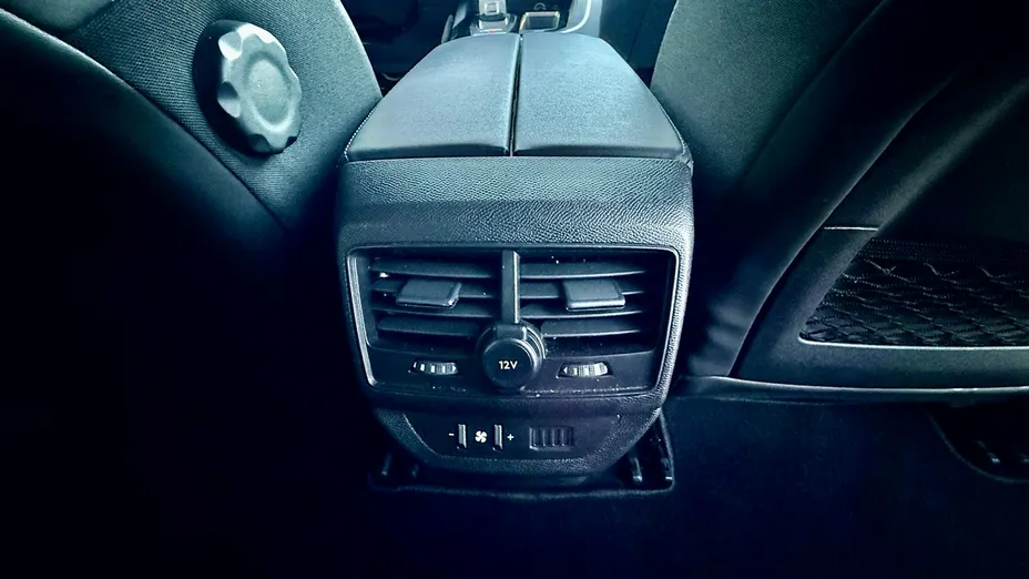 PEUGEOT 5008 -