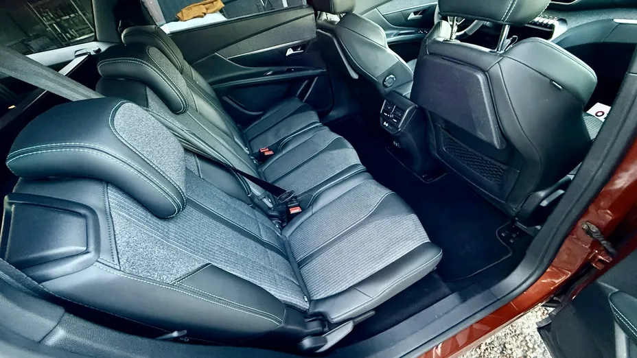 PEUGEOT 5008 -