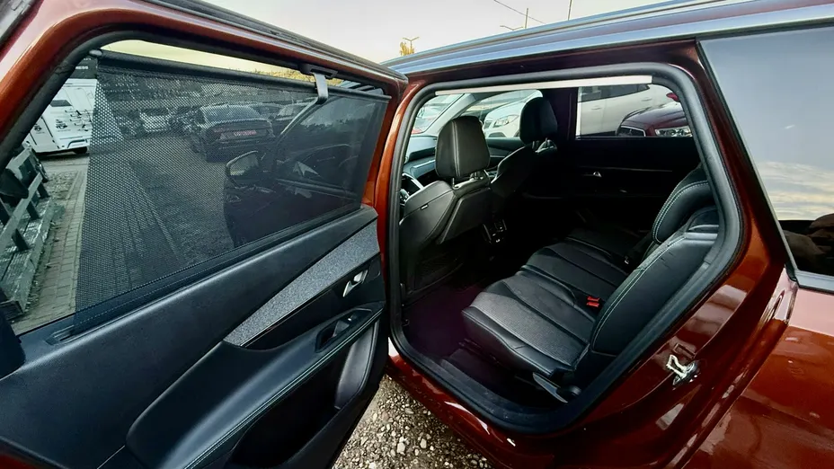 PEUGEOT 5008 -