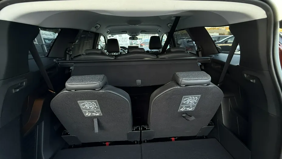 PEUGEOT 5008 -
