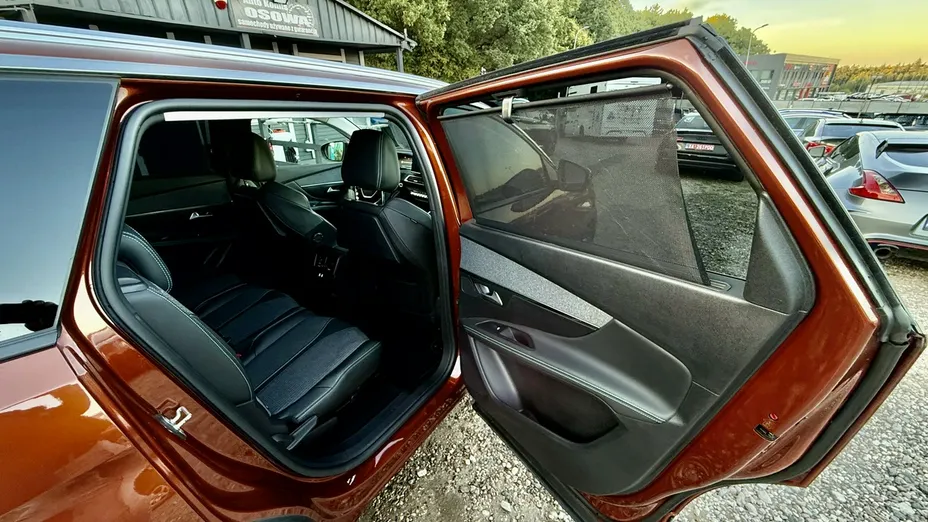 PEUGEOT 5008 -