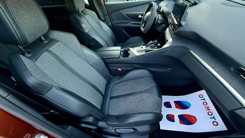 PEUGEOT 5008 -