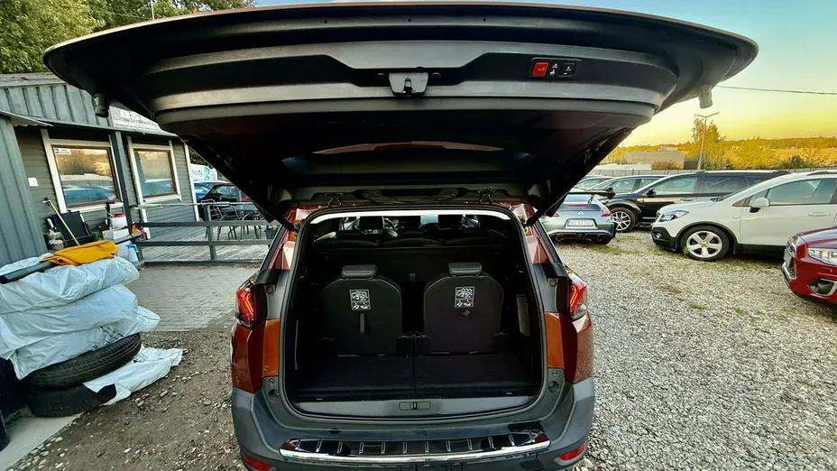 PEUGEOT 5008 -