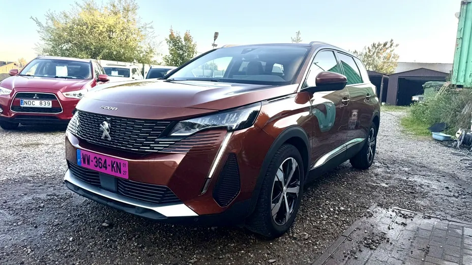 PEUGEOT 5008 -