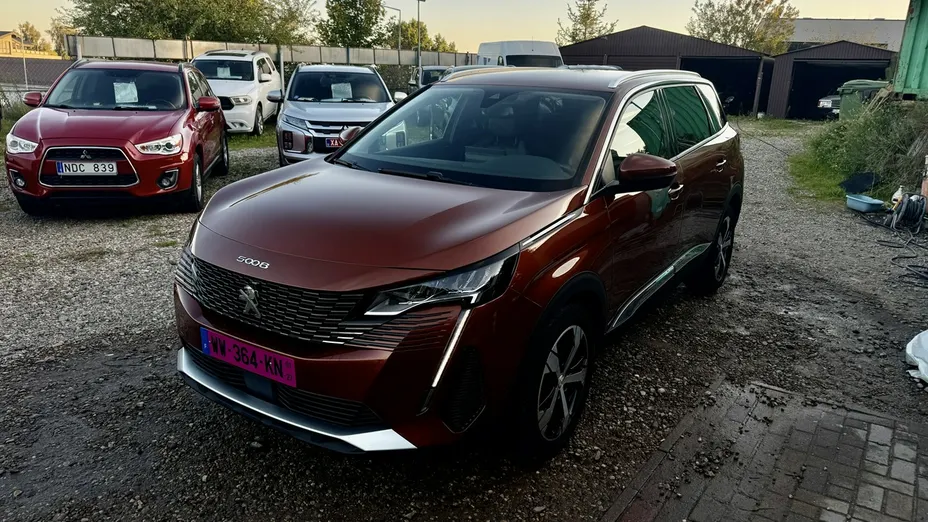 PEUGEOT 5008 -