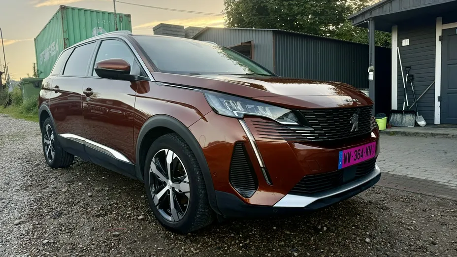 PEUGEOT 5008 -