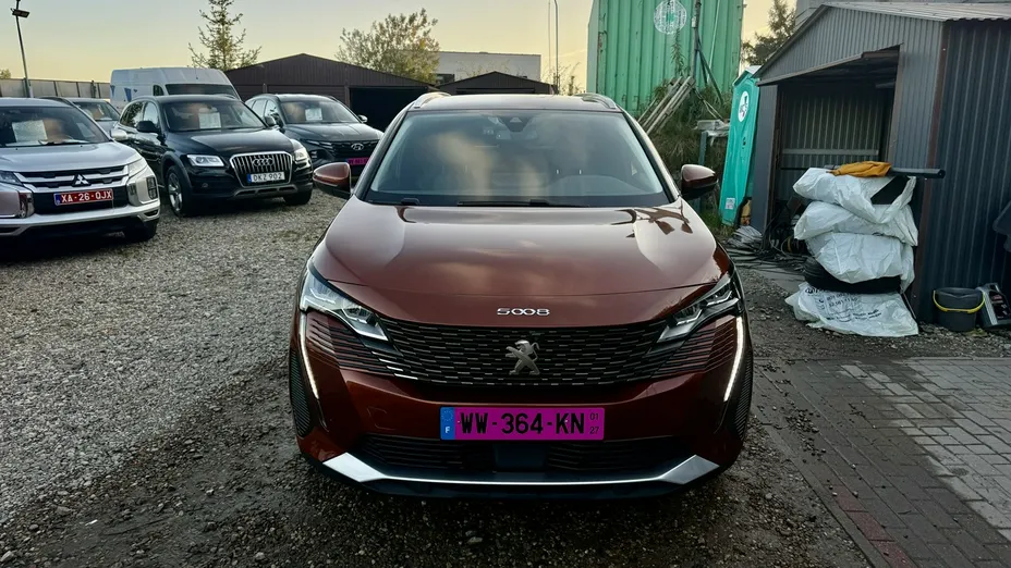 PEUGEOT 5008 -