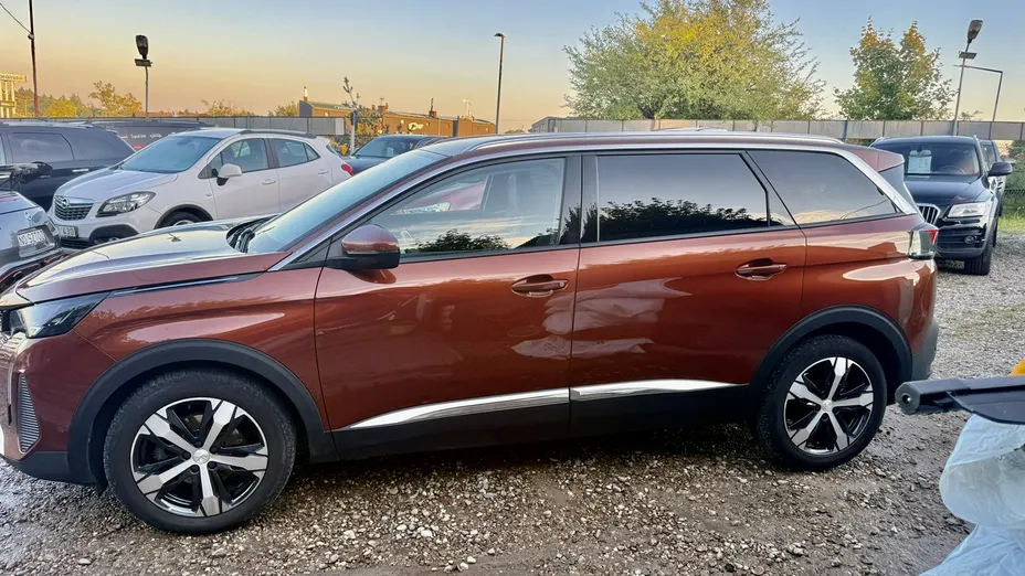 PEUGEOT 5008 -