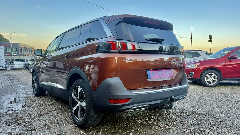 PEUGEOT 5008 -