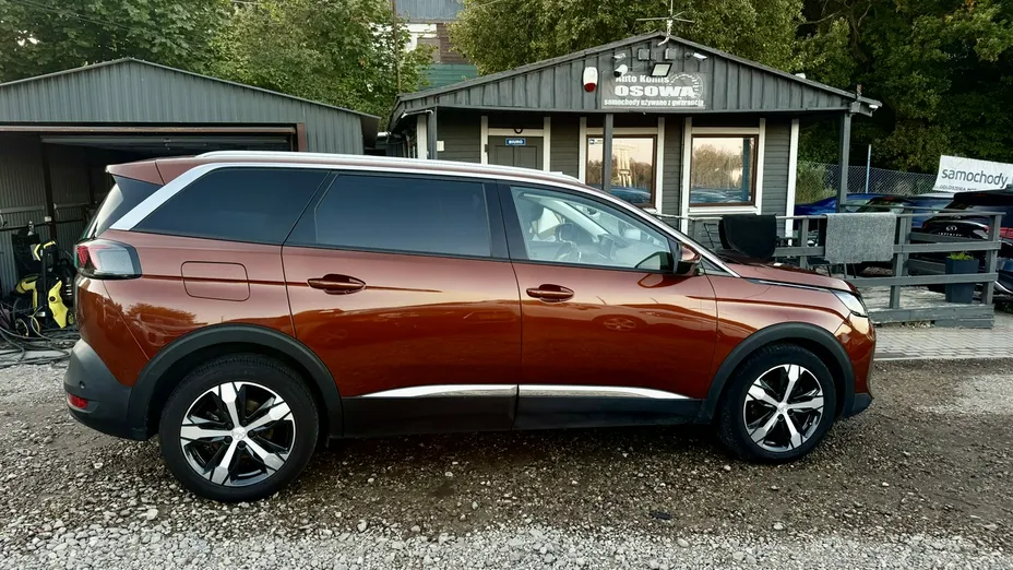 PEUGEOT 5008 -