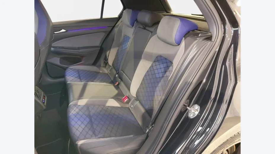 VOLKSWAGEN Golf -