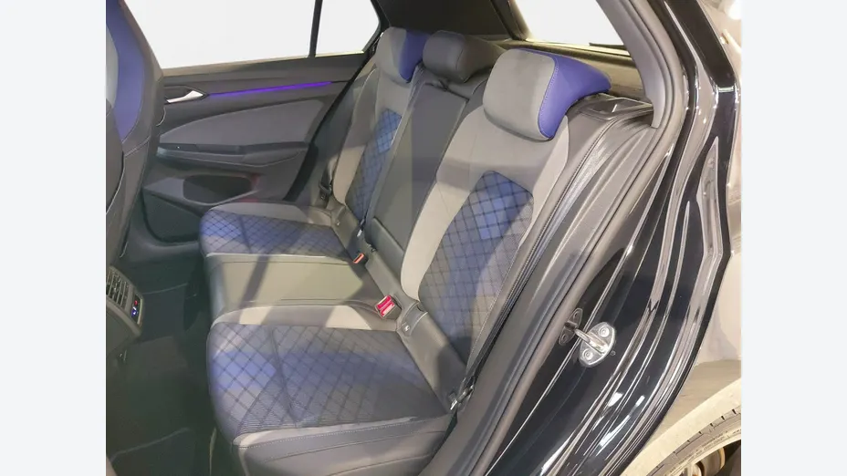VOLKSWAGEN Golf -