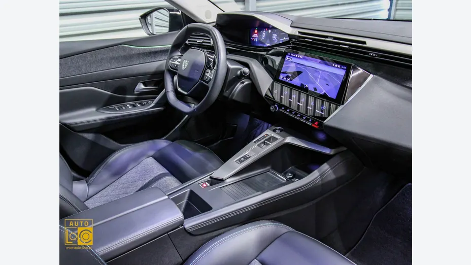 PEUGEOT 408 -
