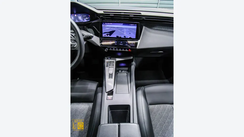 PEUGEOT 408 -
