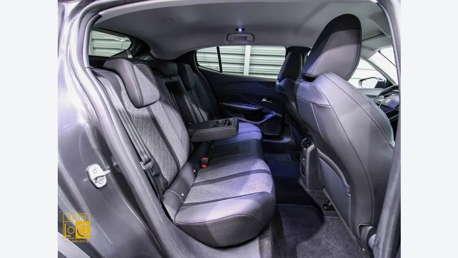 PEUGEOT 408 -