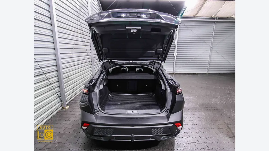 PEUGEOT 408 -