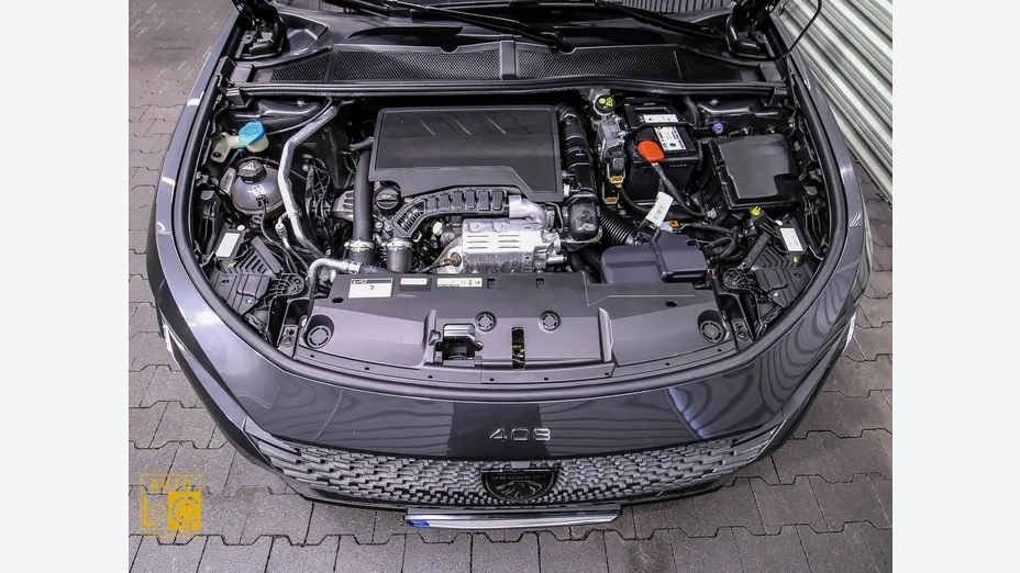 PEUGEOT 408 -